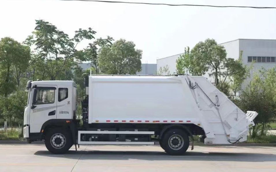 東風(fēng)華神12方純電動(dòng)高端壓縮垃圾車(chē)圖片3